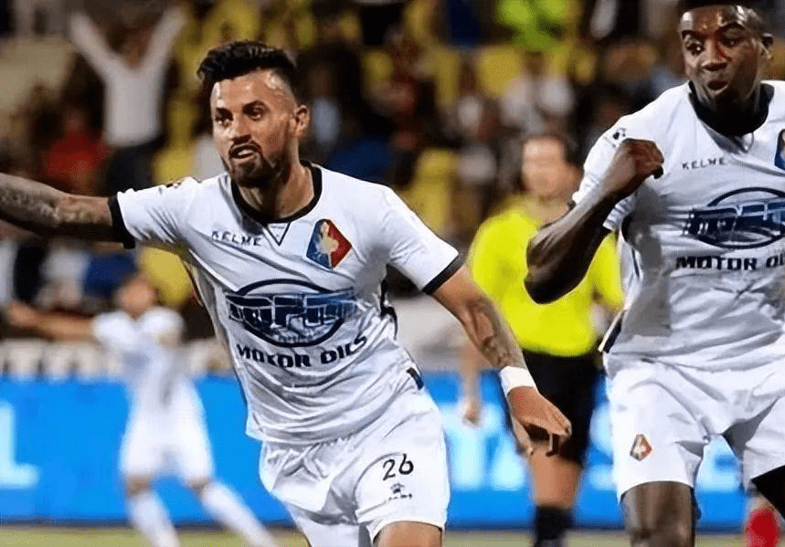 詹姆斯从不 詹姆斯从不