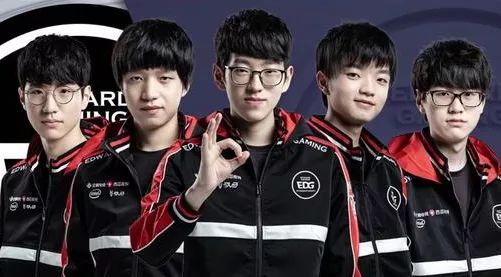 年轻后卫在 年轻后卫在